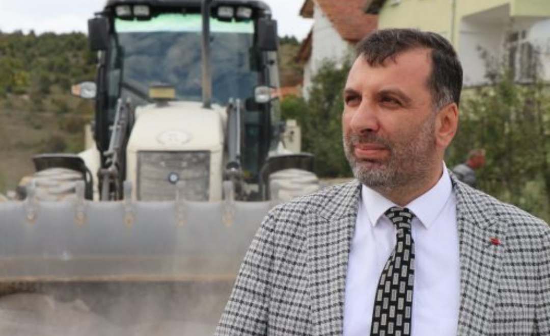 KAVAK’TA METRUK BİNALAR YIKILIYOR