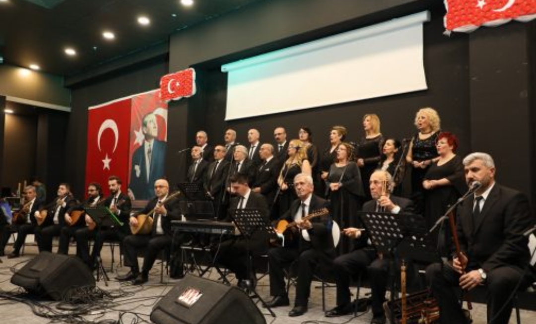 3 SAATLİK MUHTEŞEM KONSER AYAKTA ALKIŞLANDI