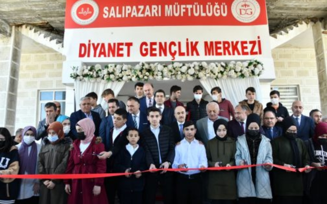 VALİ DAĞLI,DİYANET GENÇLİK MERKEZİ’NİN AÇILIŞINI YAPTI..