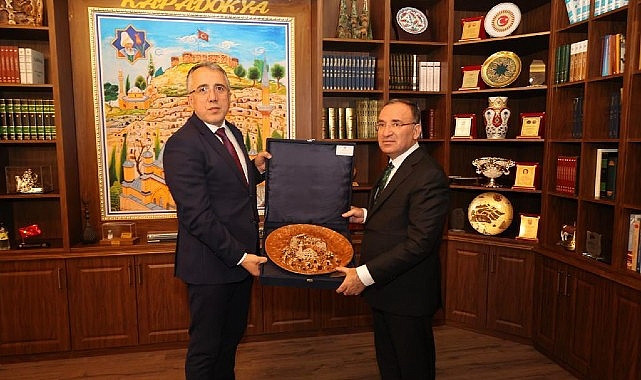 Adalet Bakanı Bozdağ, Nevşehir Belediyesi’ni Ziyaret Etti