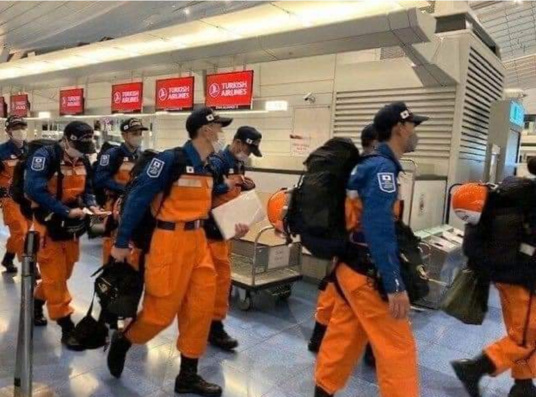 Japon yardım ekibi Türkiye’ye ulaṣtı.Teṣekkürler Japonya ????