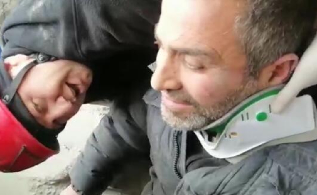 Canik Belediyesi Arama Kurtarma’ Enkaz Altında Kalan Vatandaşı Kurtardı