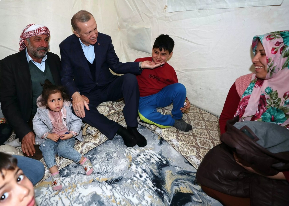 Cumhurbaşkanımız Erdoğan, depremden etkilenen Şanlıurfa’da çadır kenti ziyaret etti.