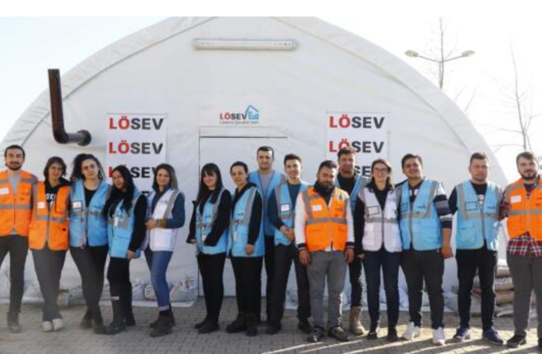 LÖSEV DEPREMZEDELERİN YANINDA