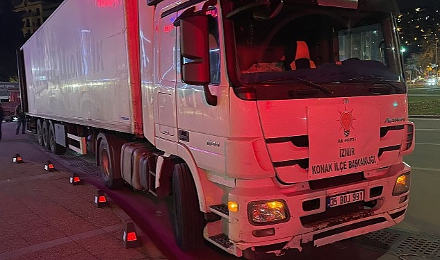 AK Parti Konak İlçe Teşkilatı, depremin yıktığı Hatay’a yardım TIR’ı yolladı.