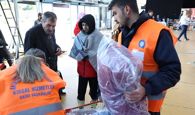 Antalya’daki depremzede vatandaşların ihtiyaçları karşılanıyor