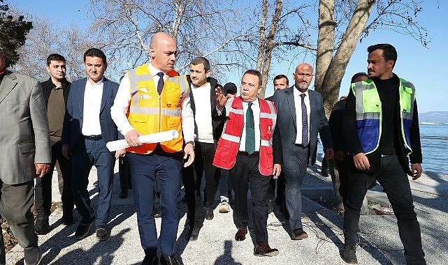 Başkan Böcek; ‘Finike Cumhuriyet Meydanı 23 Nisan’da açılacak’