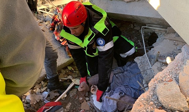 ‘Canik Belediyesi Arama Kurtarma’ Enkaz Altında Kalan Vatandaşı Kurtardı