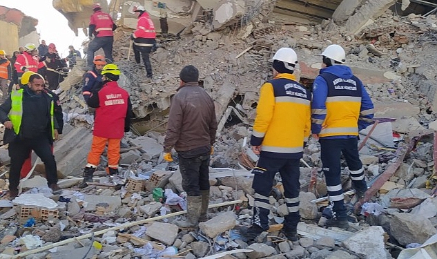 Deprem Bölgesindeki Acıları, Bodrum’un İyi Kalbi Dindiriyor Yaraları El Birliğiyle Sarıyoruz