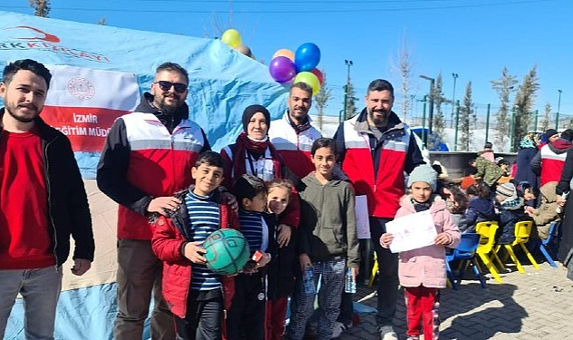 İzmir İl Milli Eğitim Müdürlüğü Psikososyal Destek İle Depremzedelerin Yüreğindeki Yaraları Sarmak İçin Çalışıyor