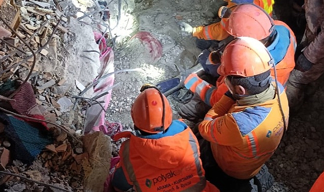 Kınık Polyak Kurtarma Timi 12 vatandaşı enkaz altından sağ olarak çıkardı