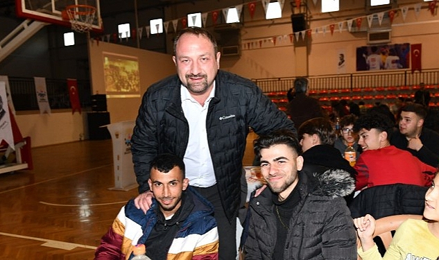 Başkan Gümrükçü Dayanışma Gönüllüsü Gençlerle Buluştu