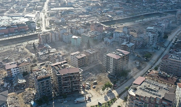 Büyükşehir Hatay’da enkaz kaldırma çalışmalarına devam ediyor