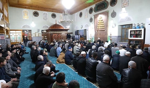 İnegöl’de İlk Teravihi Ayasofya Camii İmam Hatibi Topçuoğlu Kıldırdı