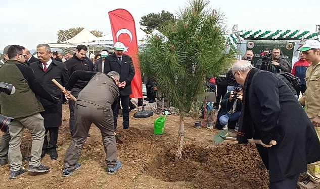 İzmir’de “6 Şubat 2023 Deprem Şehitleri Hatıra Ormanı Fidan Dikim Töreni” Yapıldı