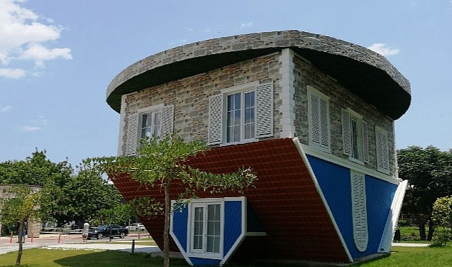 Kemer’deki ters evi 29 bin 694 kişi ziyaret etti