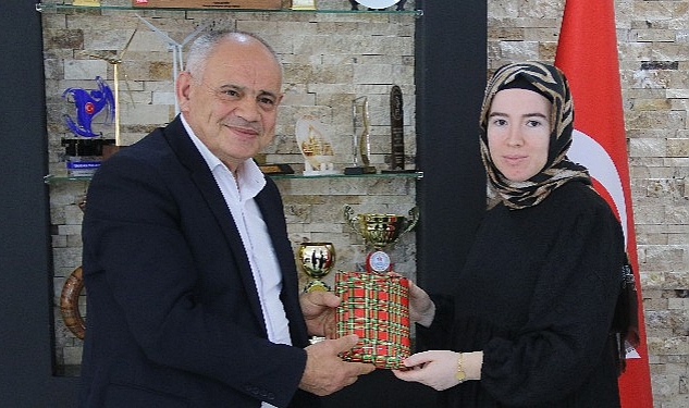 Yahyalı Belediye Başkanı Esat Öztürk, 8 Mart Dünya Kadınlar Günü’nü Kutladı