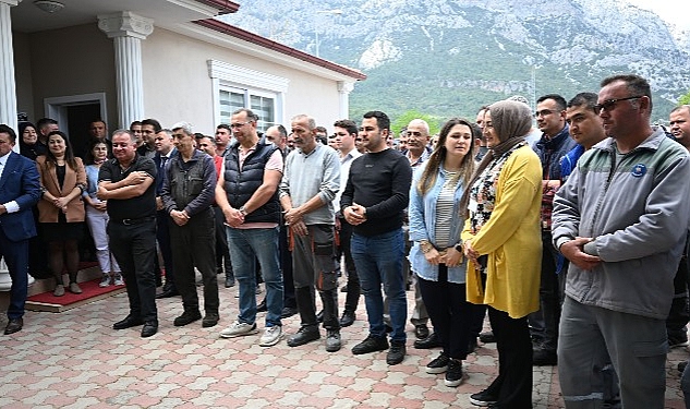 Başkan Topaloğlu belediye personeli ile bayramlaştı