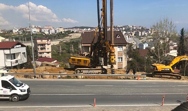 Feribot yolu üstgeçidinde kazıklar çakılmaya başlandı