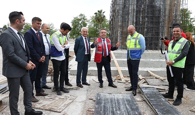 Finike Cumhuriyet Meydanı Projesi’nde Sona Yaklaşıldı