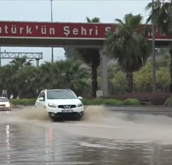 Beklenen sel kapıyı çaldı