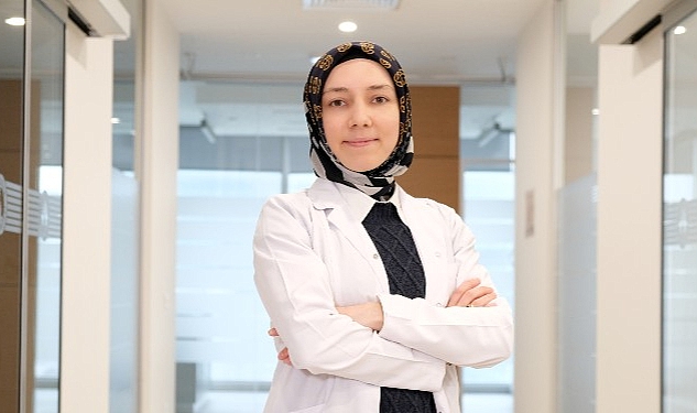 Diş aralarının temizliği için en etkili yöntem diş ipi kullanmak