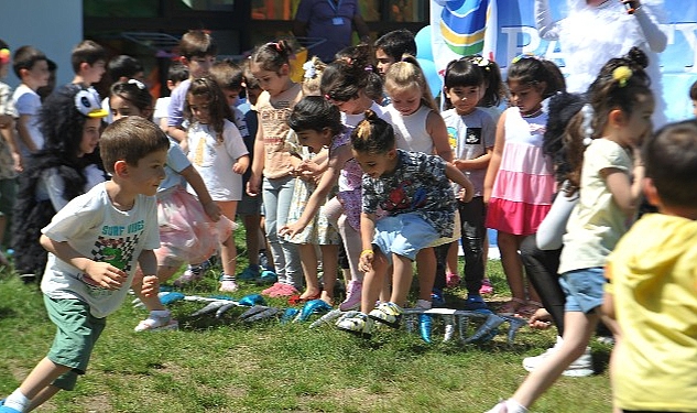 Minik öğrenciler Buz Partisi etkinliğinde eğlendi