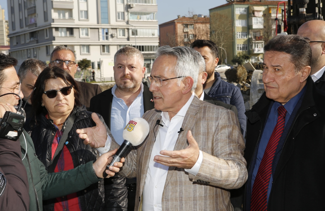 ADEM BEKTAŞ’TAN KENT MEYDANI YIKIMINA TEPKİ