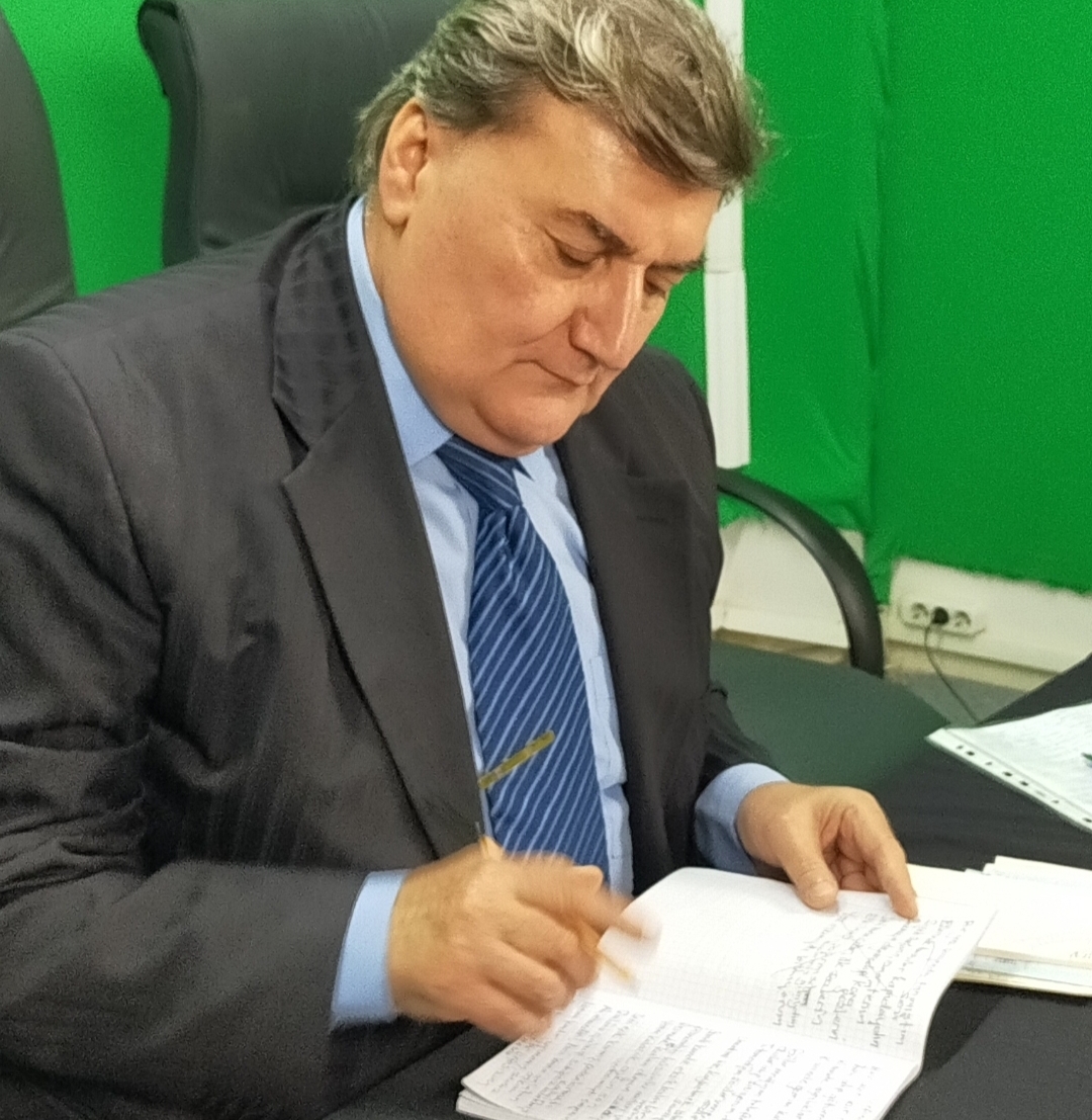 EVDE KALMAK VE KAYBOLAN EV KÜLTÜRÜ”